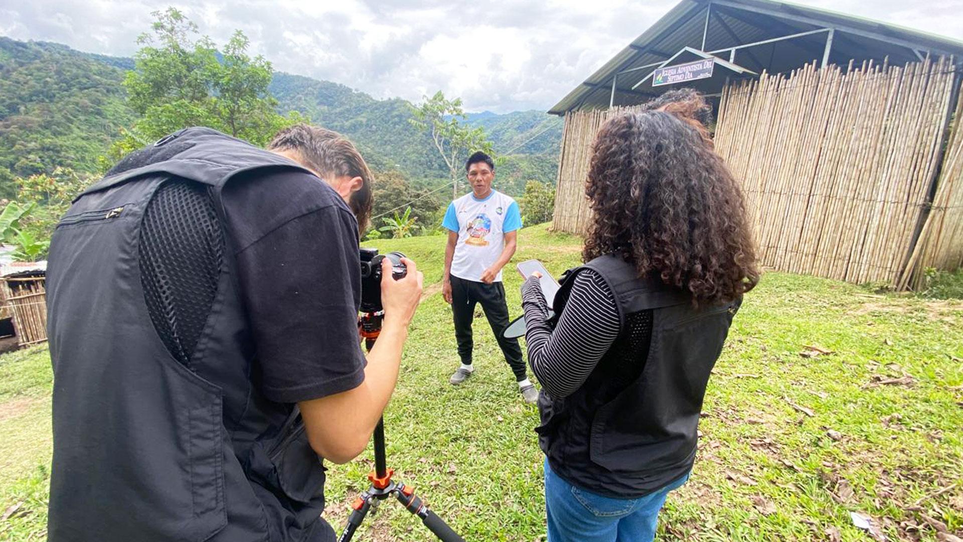 Más allá de la cámara, los estudiantes participaron en actividades de salud, convivencia comunitaria y apoyo a niños. Fotografía cortesía de Rocío Vásquez.