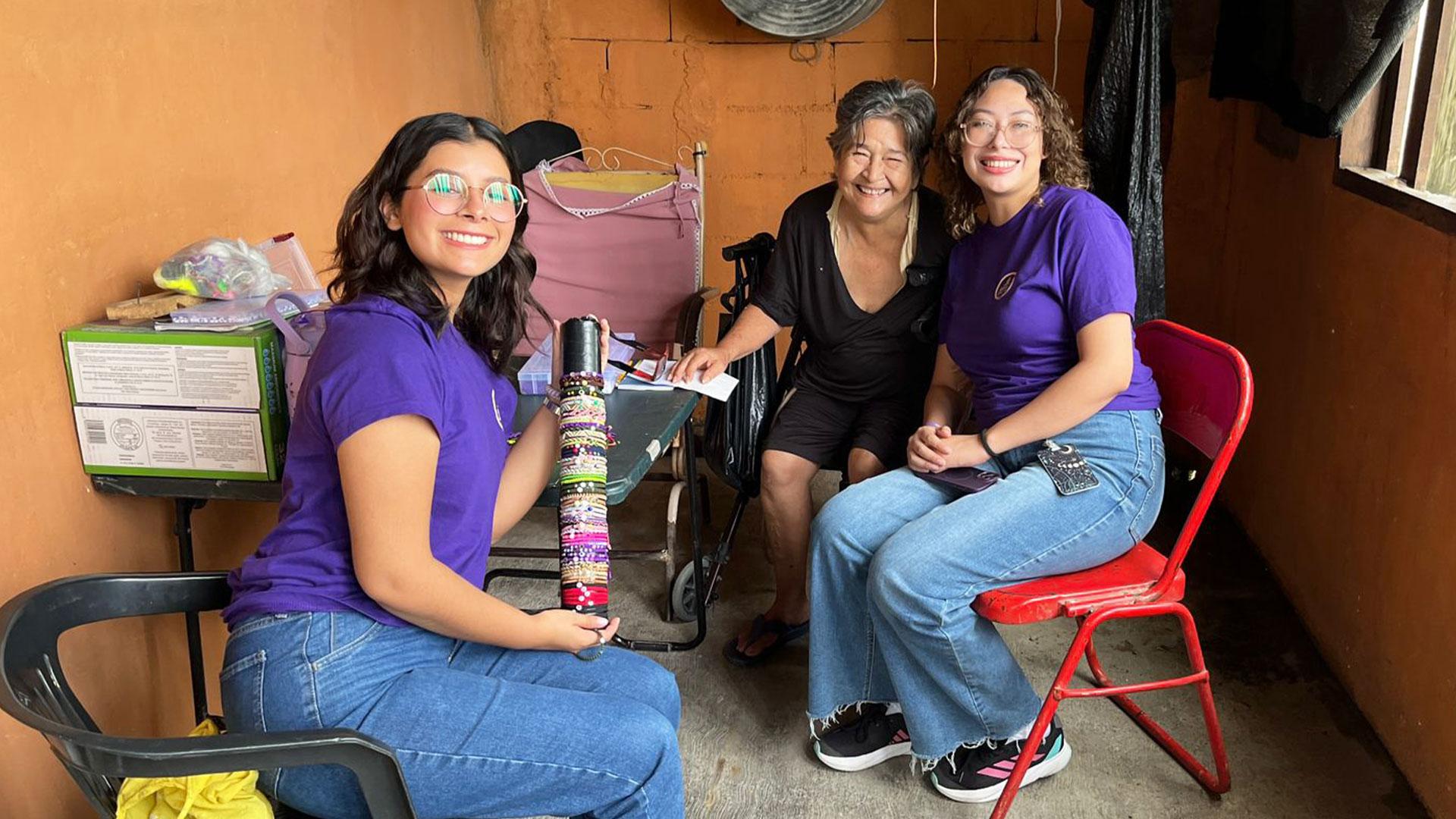 La experiencia ha transformado a los estudiantes, quienes destacan el valor de escuchar y acompañar en medio de la vulnerabilidad. Fotografía cortesía de Arlet Bolio.