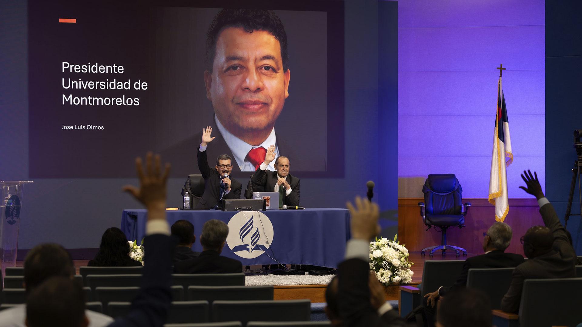 Durante la Junta de Gobierno, se designó al Mtro. José Luis Olmos como rector de la Universidad para el período 2026–2031. Foto Daniel Gallardo/IAD.