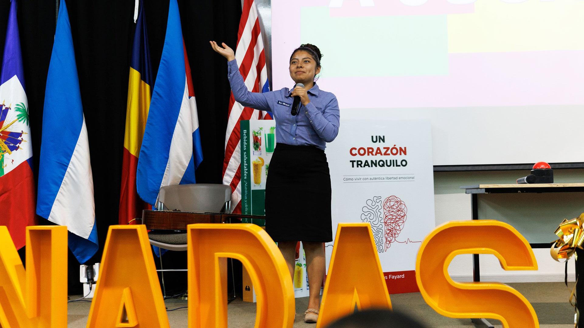 Hoy en día, Rocío continúa participando en el colportaje estudiantil como parte de su propósito formativo y su compromiso como estudiante. Fotografía por: Universidad de Montemorelos.