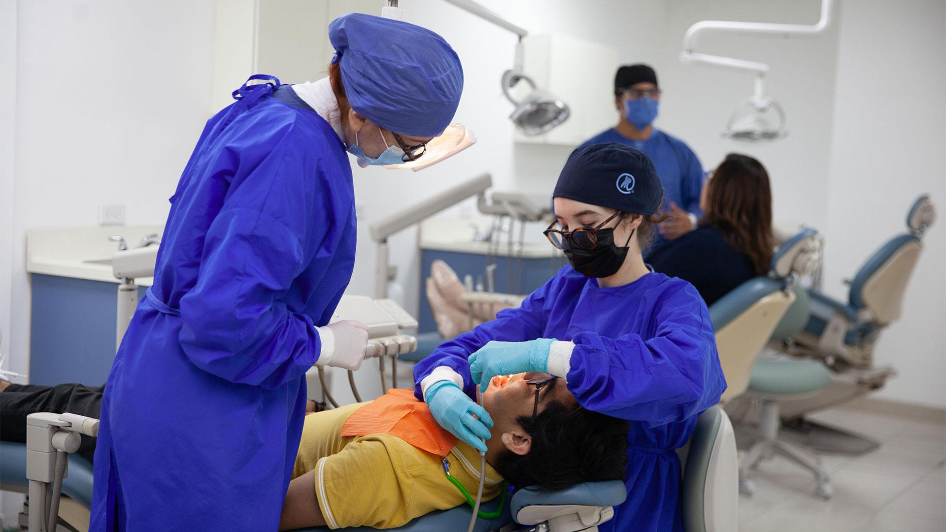 La Universidad de Montemorelos incorporó la especialidad en Odontología Reconstructiva a su oferta educativa durante el ciclo escolar 2021–2022. Fotografía por: Universidad de Montemorelos / Ingrid Gallardo.