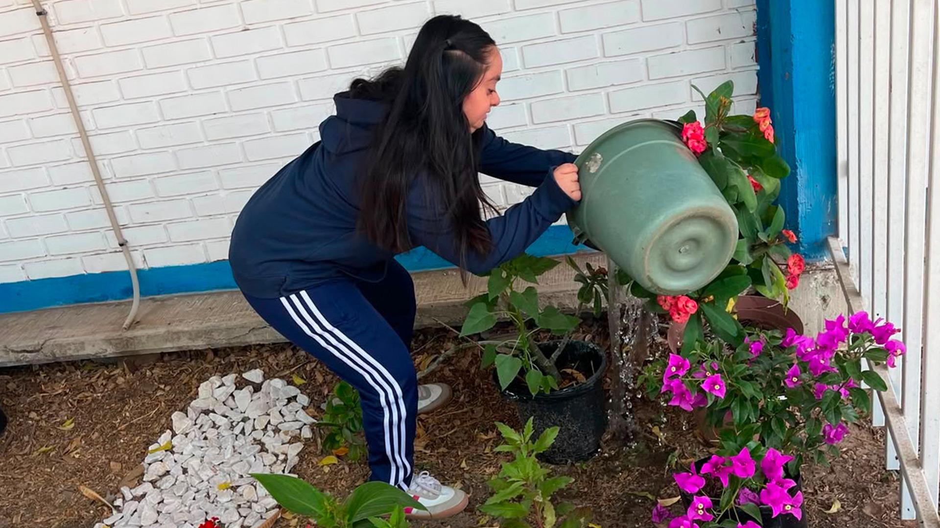 Egresada de la Universidad de Montemorelos crea jardín sensorial que beneficia a 280 estudiantes con discapacidad