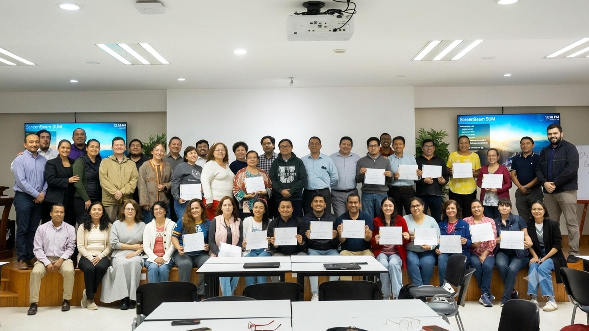 50 docentes de la ULV participaron en el taller intensivo enfocado en fortalecer las estrategias de enseñanza y evaluación en la educación superior. Fotografía cortesía de Universidad Linda Vista.