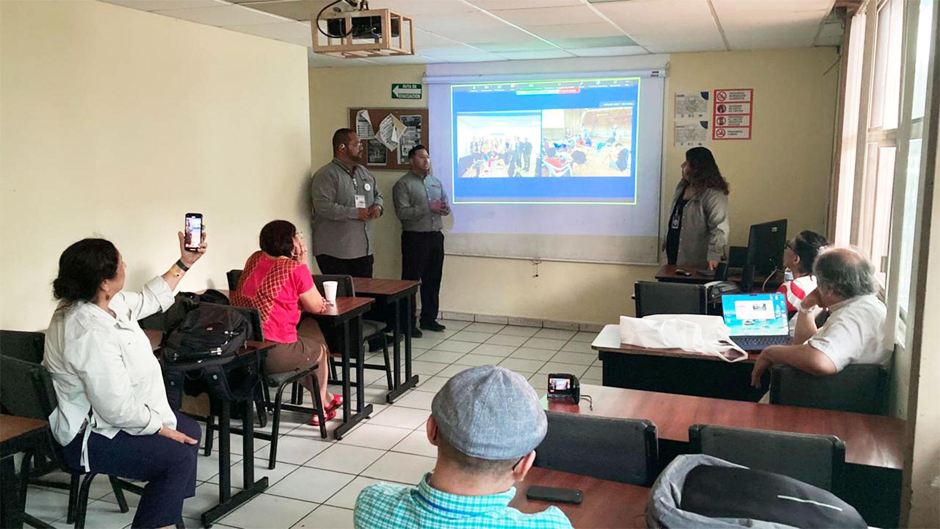 Docentes de la Universidad de Montemorelos presentan sus investigaciones durante el XXXVII Encuentro Nacional e Internacional de la Asociación Mexicana de Investigadores de la Comunicación.&nbsp;Fotografía cortesía de Benjamín García.
