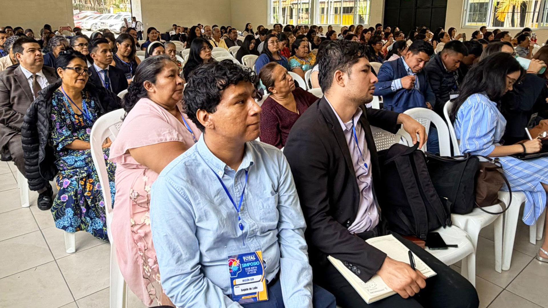 Participantes del Simposio de Promotores de Salud y Esperanza fortalecieron sus conocimientos sobre salud mental, espiritual y física para servir a sus comunidades desde una perspectiva integral. Fotografía cortesía de UPS.