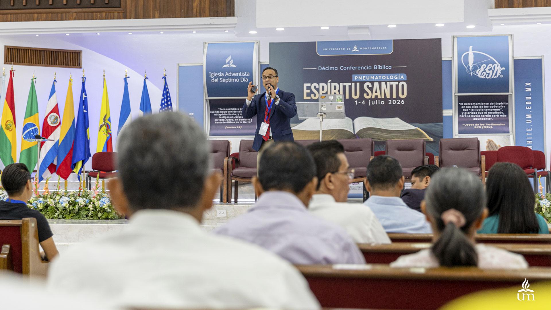 El Dr. Félix Cortez, profesor de Literatura del Nuevo Testamento en el Seminario Teológico Adventista de la Universidad Andrews.&nbsp;Fotografía por: Universidad de Montemorelos / Lisandra Vicente.