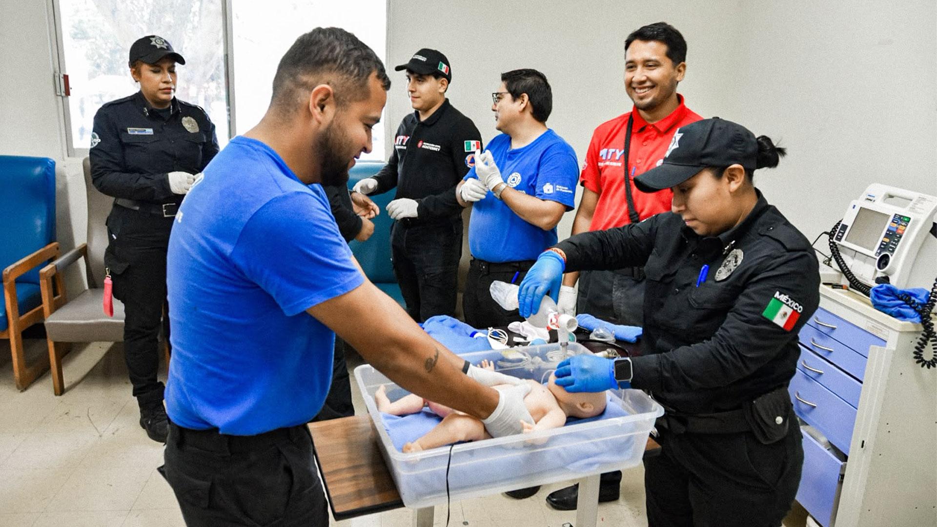 Universidad de Montemorelos capacita a Protección Civil y Policía de Monterrey en emergencias obstétricas y reanimación neonatal