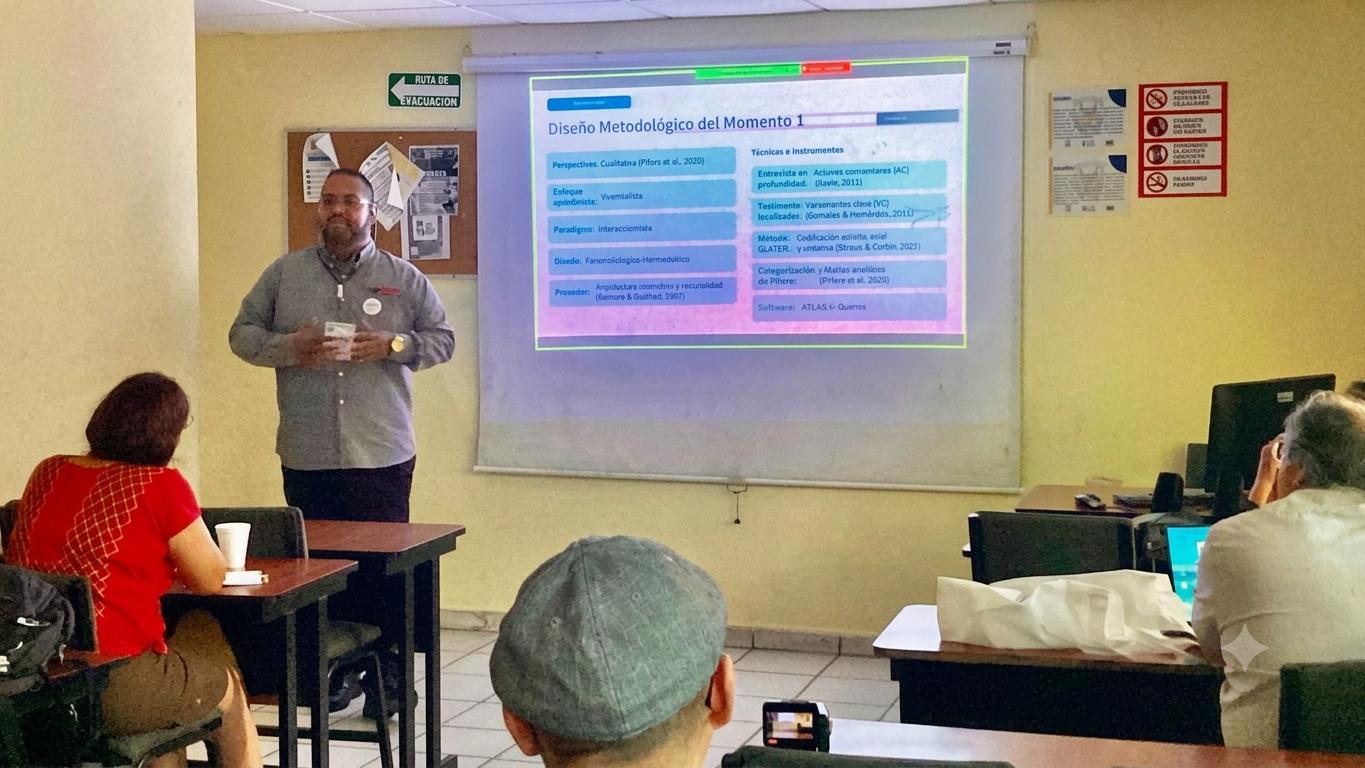 El&nbsp;Dr. Marcos E. Flores, académico del Posgrado en Educación de la UM, presentando el diseño metodológico que se utilizó en la investigación.&nbsp;Fotografía cortesía de Marcos Flores.