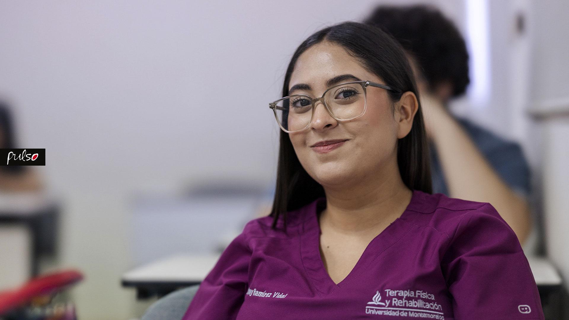 Stephany Ramírez,&nbsp;estudiante de Terapia Física y Rehabilitación de primer ingreso y una de las beneficiadas con Becas Regionales. Fotografía por: Universidad de Montemorelos / Elías Lemus.
