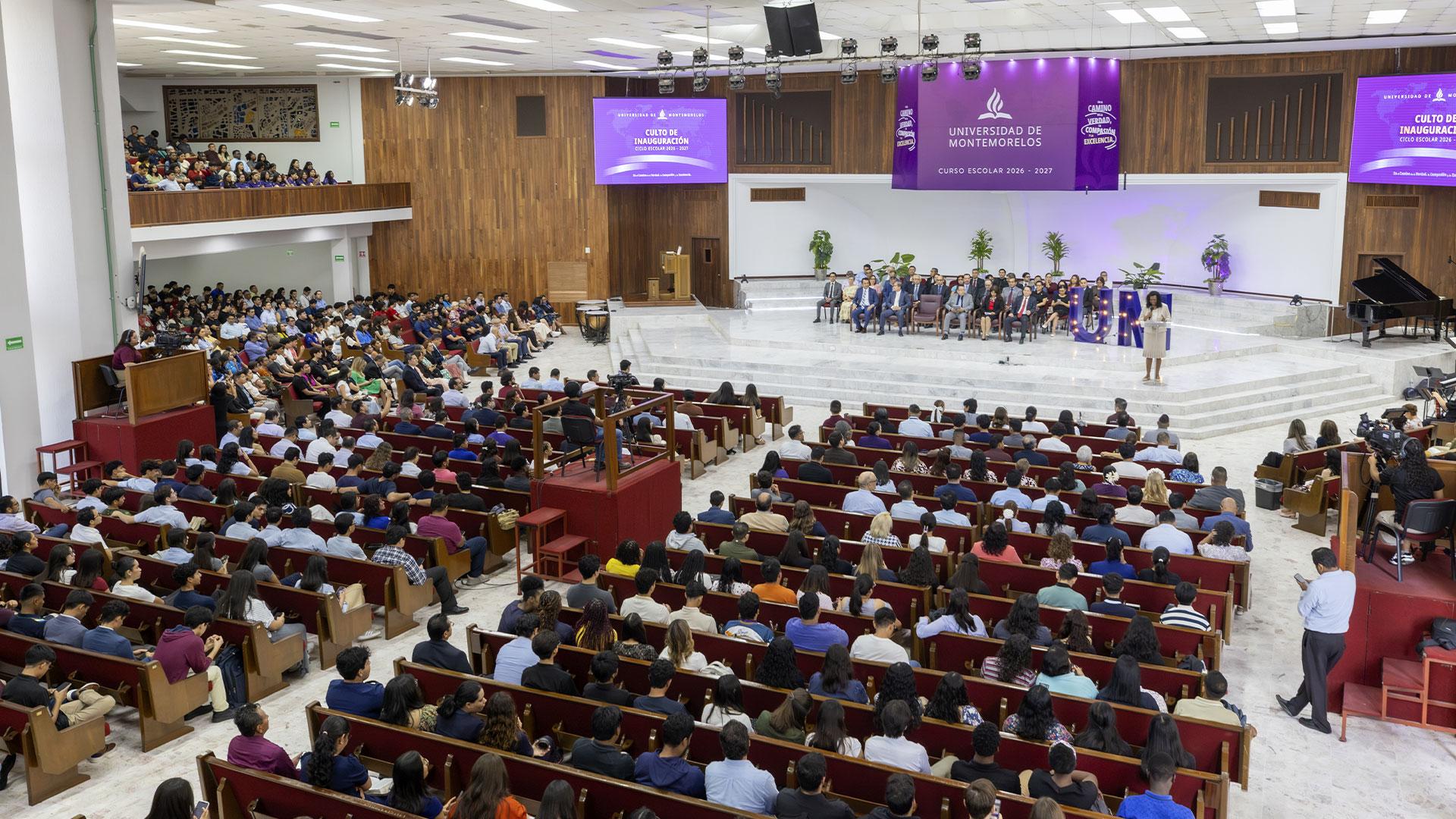 Toda la comunidad universitaria en el Culto de inauguración del Curso Escolar 2026-2027. Fotografía por: Universidad de Montemorelos / Dania Gutiérrez.&nbsp;