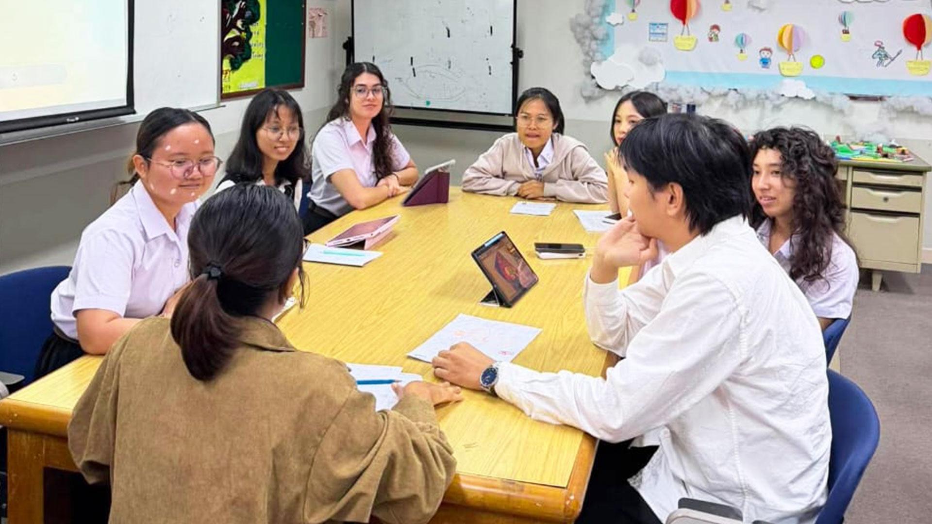 Daphne Hayasaka amplía su formación docente con intercambio en Tailandia
