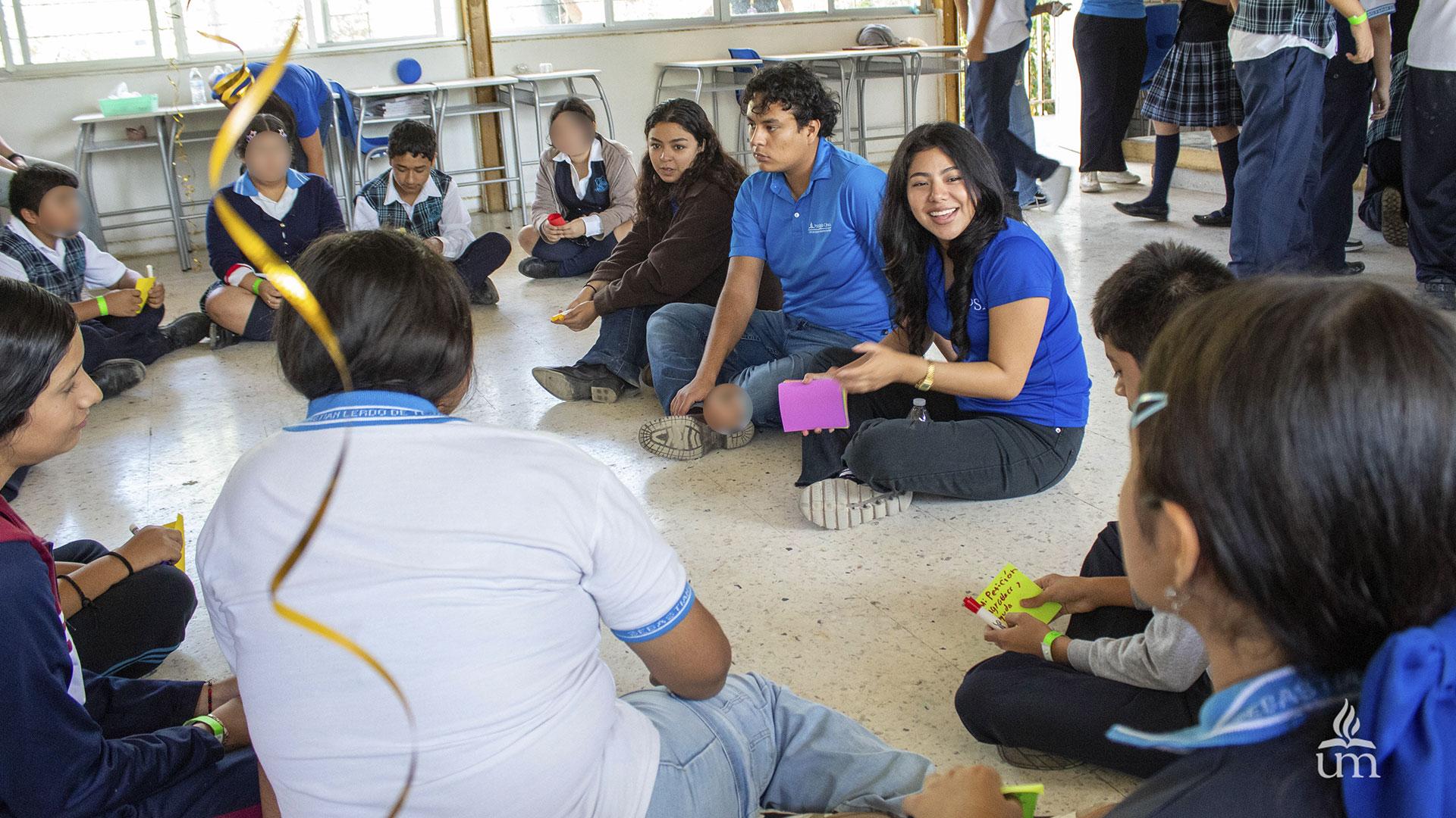 Estudiantes de Psicología Clínica llevan educación en salud mental a secundarias de Montemorelos