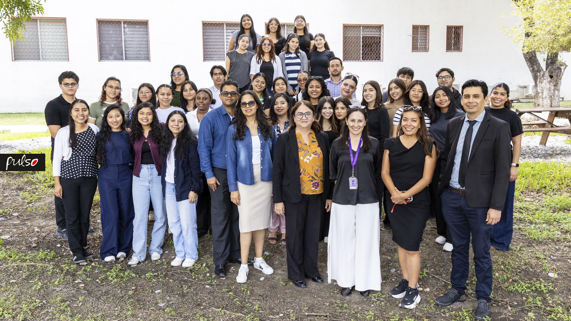 Docentes y estudiantes de la carrera de Enfermería. Fotografía por: Universidad de Montemorelos / Dania Gutiérrez.