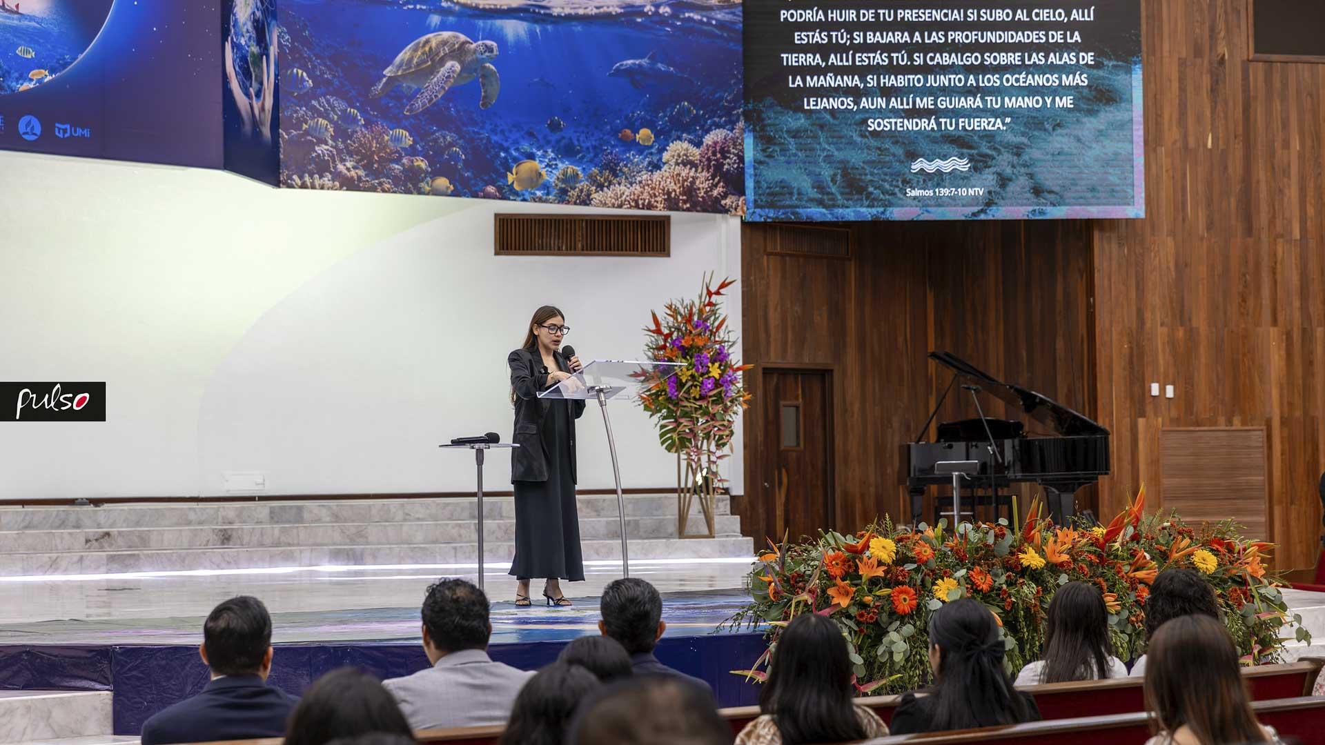 La ingeniera ambiental Rebeca Cortés impartió una de las ponencias la tarde del sábado. Fotografía por: Universidad de Montemorelos / Jaci Bartolo.
