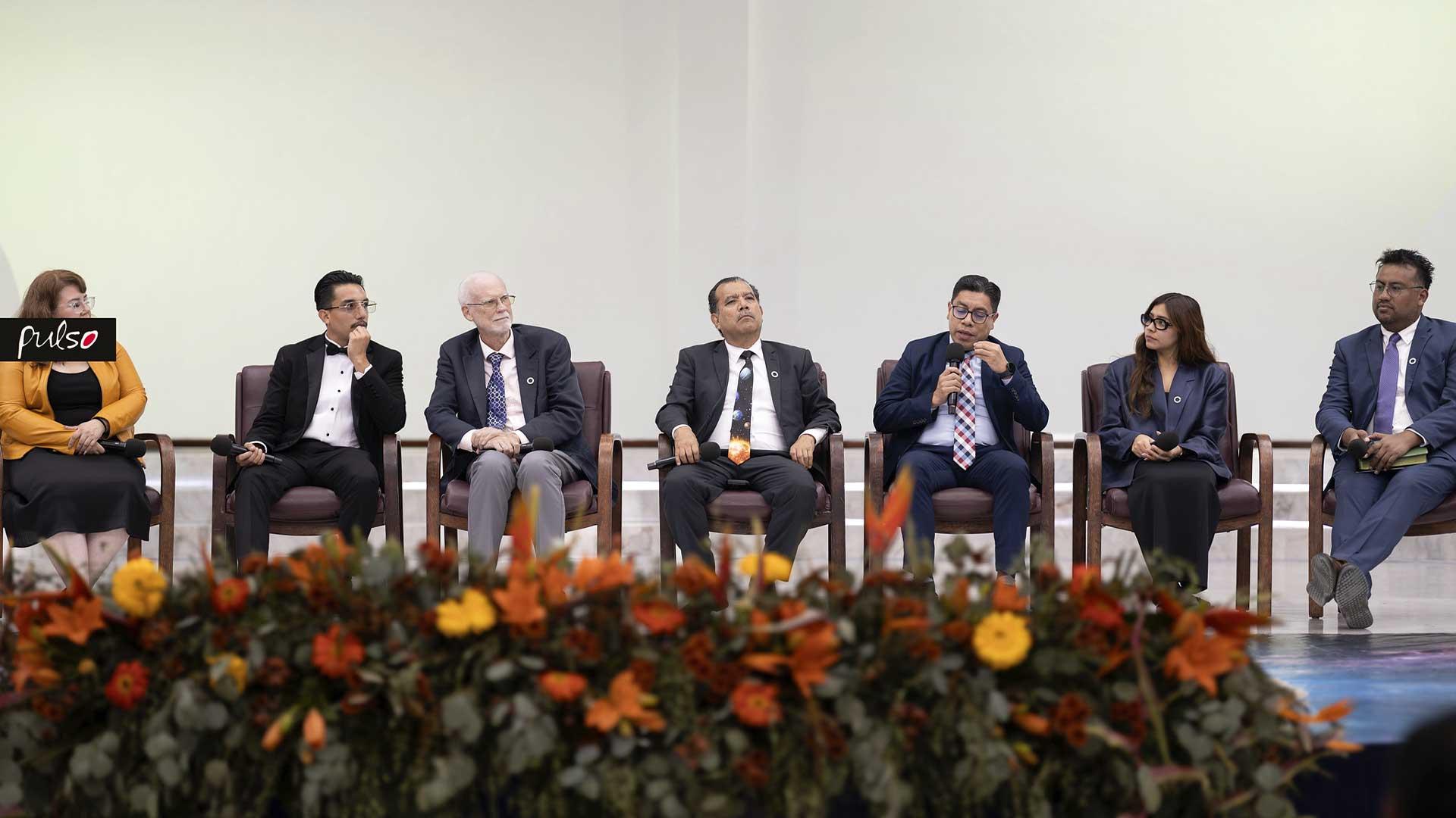 El sábado por la tarde se llevó a cabo un foro en el que participaron los ponentes invitados. Fotografía por: Universidad de Montemorelos / Yarumy Velazco.