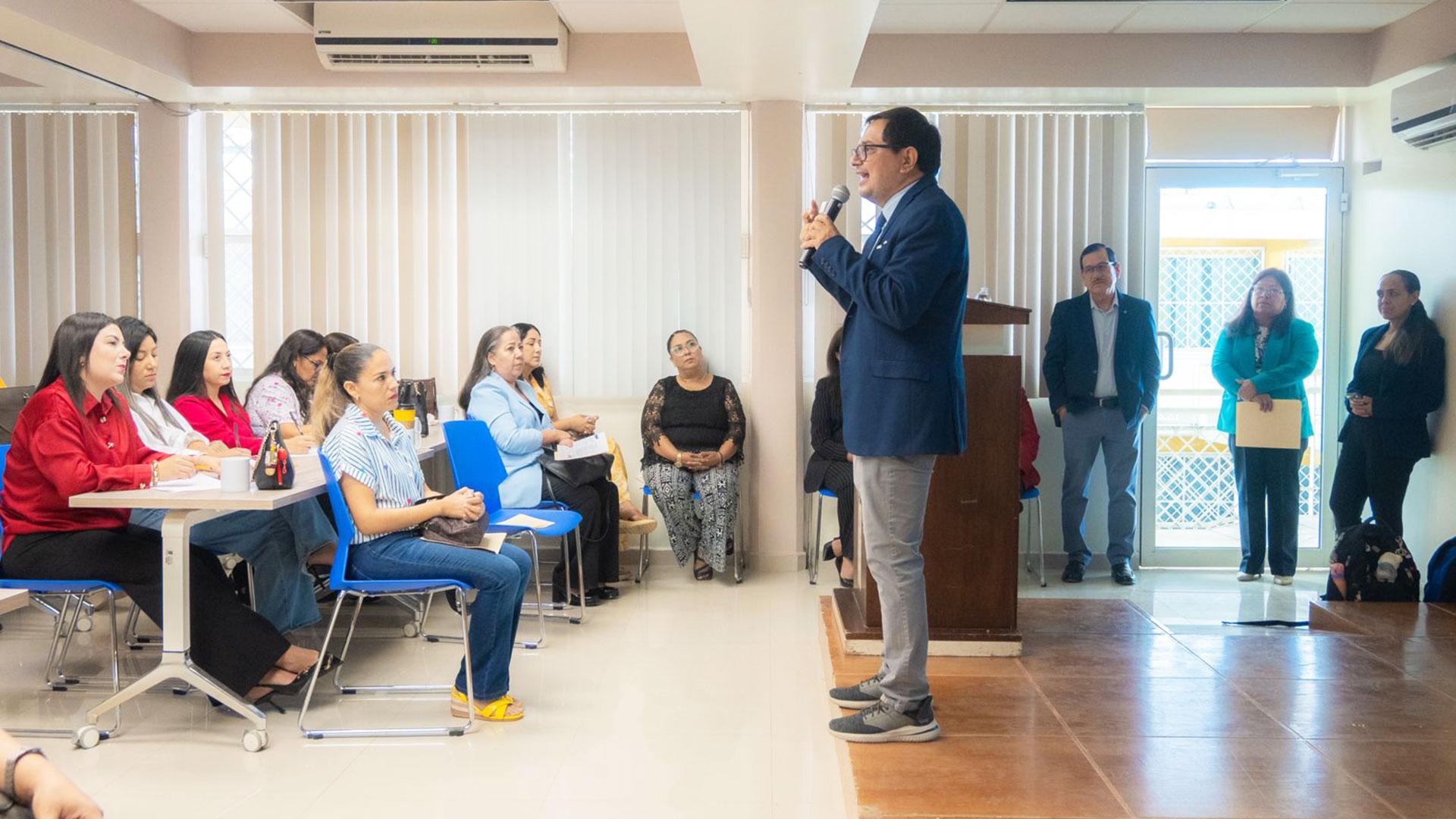 Más de doscientos docentes se capacitan sobre el uso de pantallas en la infancia